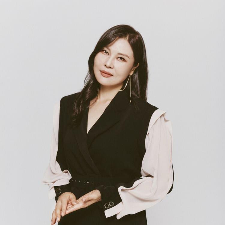 Yona Shin (신연아) Profile Picture Photo of Yona Shin (신연아)