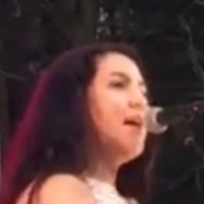 Photo of Zoe Lewis