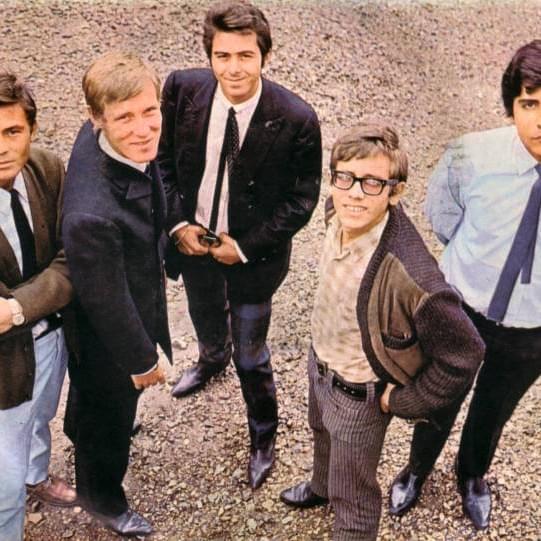 Cover image for Los Bravos