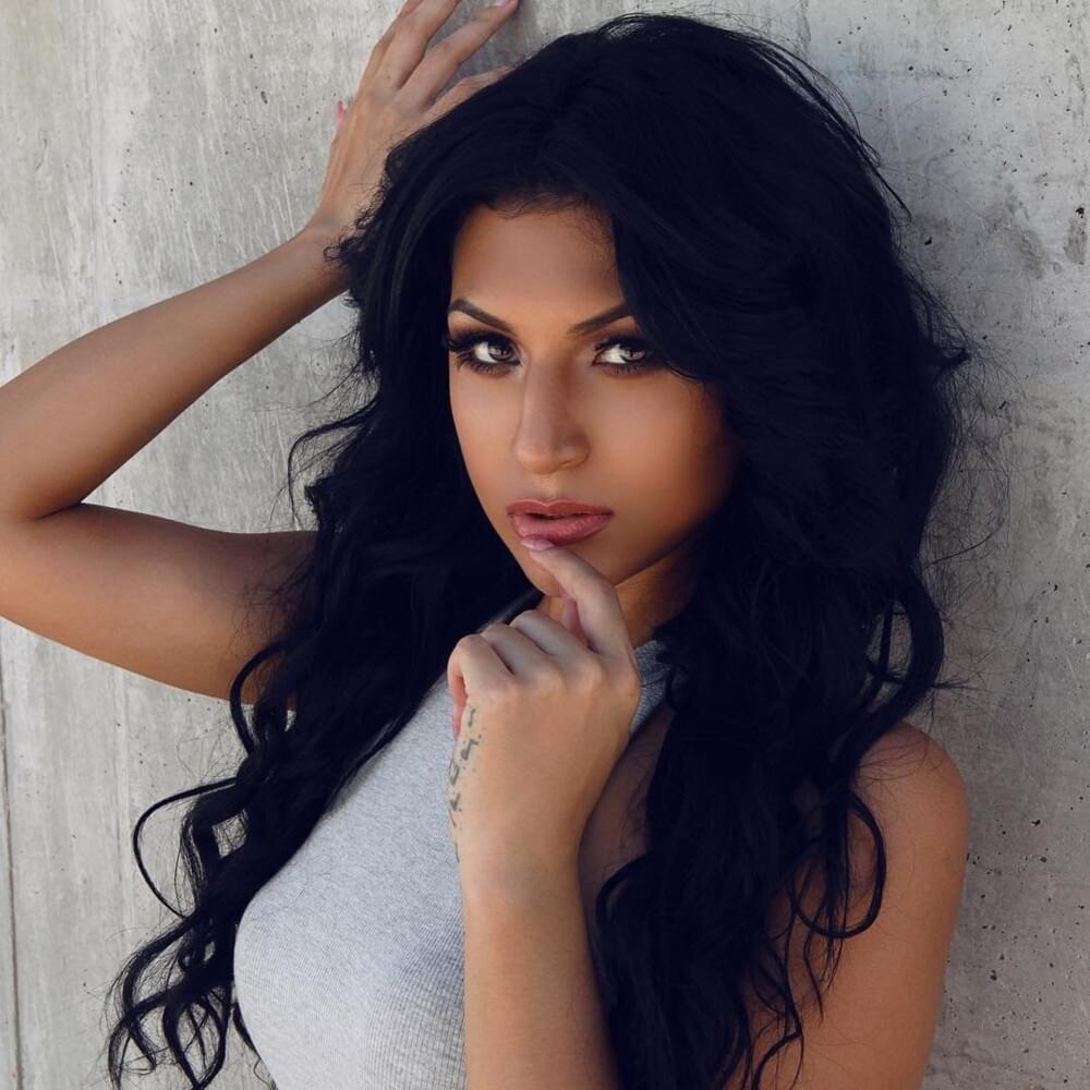 Paula DeAnda Profile Picture Photo of Paula DeAnda
