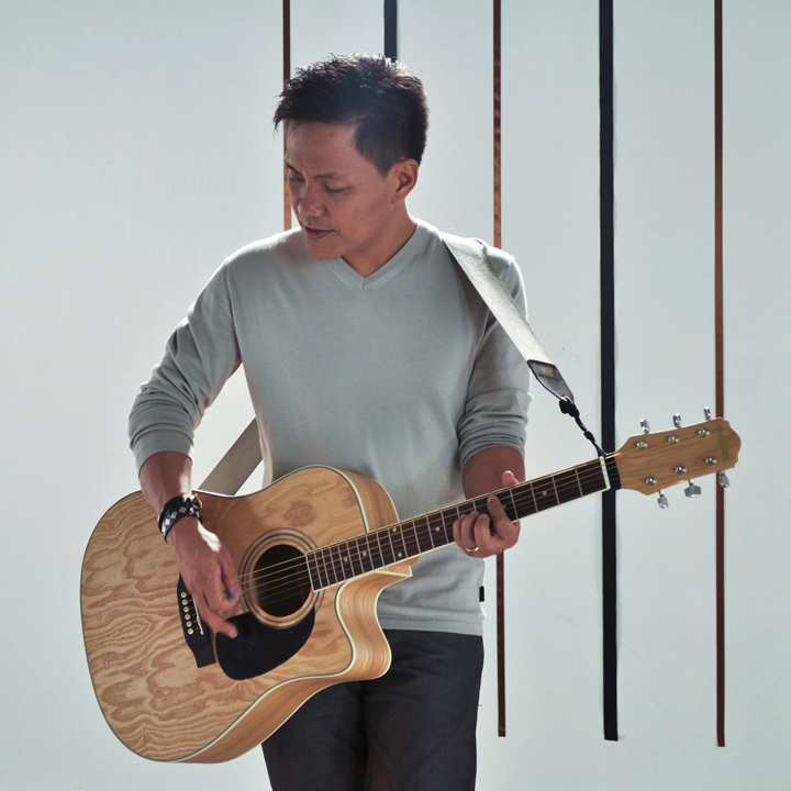 Album cover art for "Maligalig" by Ebe Dancel