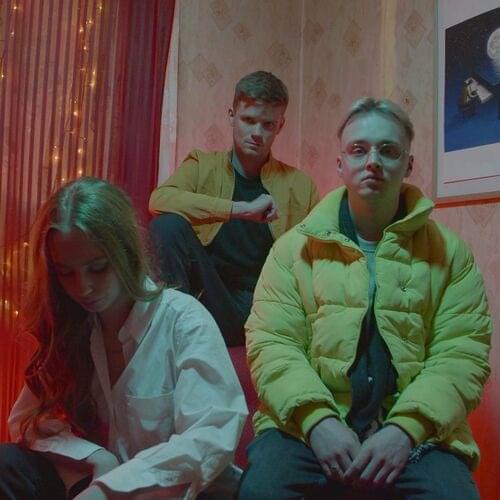 Album cover art for "Kłam" by Pawbeats & Hania Sztachańska & Qry