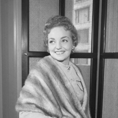 June Valli Profile Picture Photo of June Valli