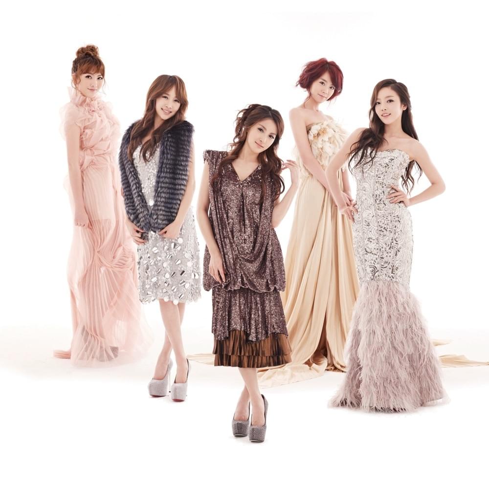 Album cover art for "ステップ (STEP) (Japanese Version)" by KARA