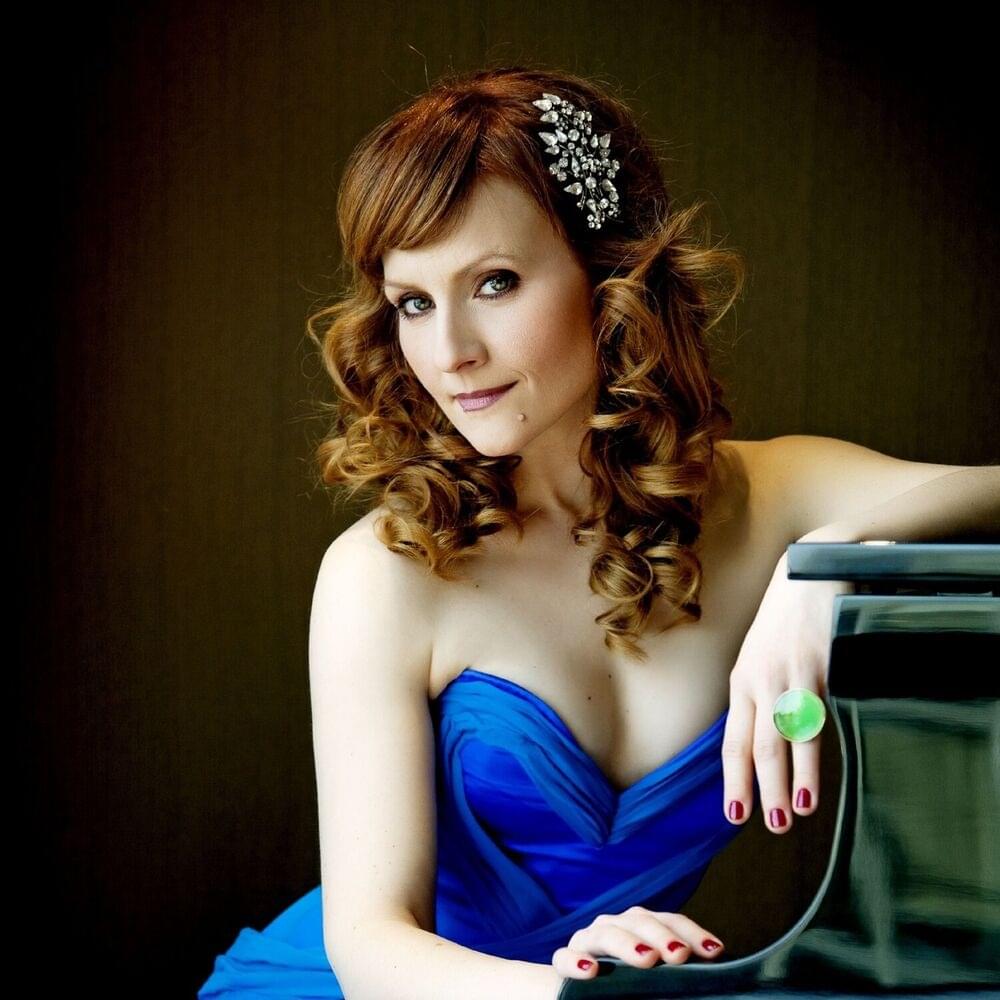 Album cover art for "Idemo dalje" by Aleksandra Kovač