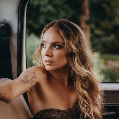 Photo of Danielle Bradbery