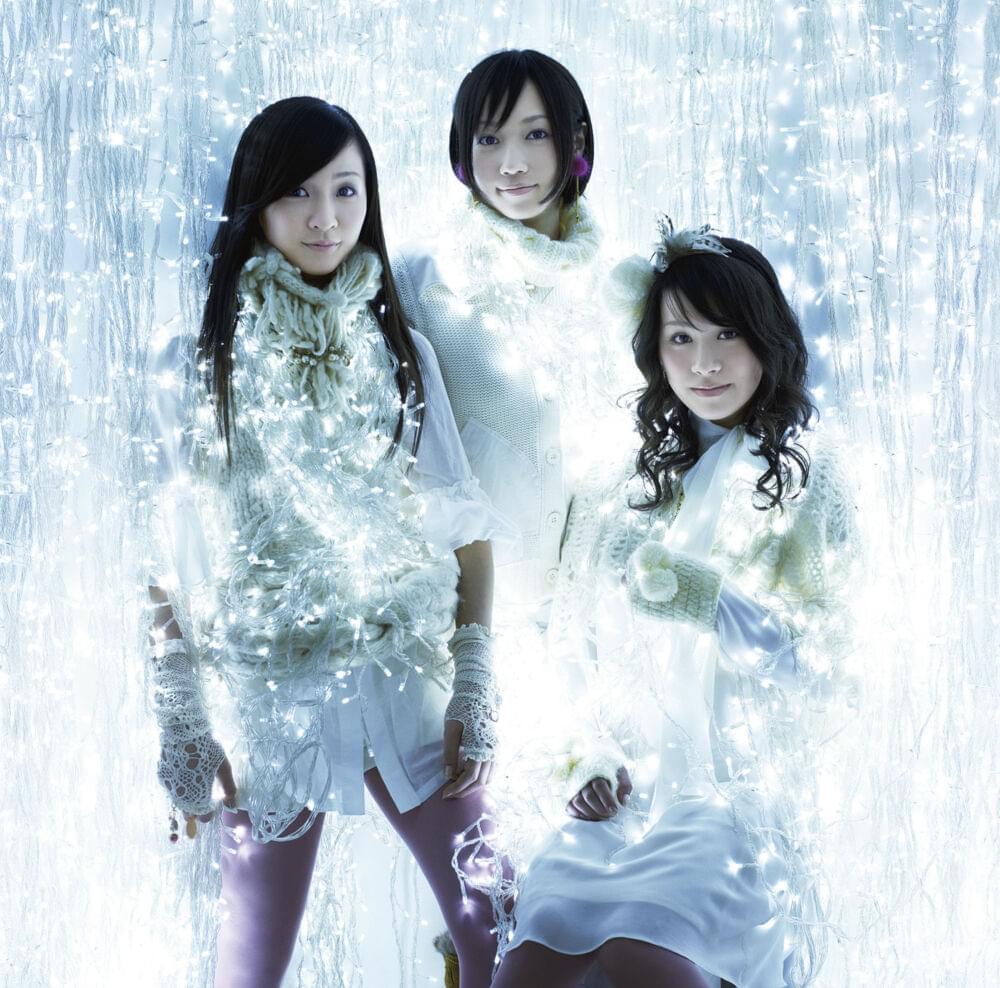 Album cover art for "マカロニ (Macaroni)" by Perfume