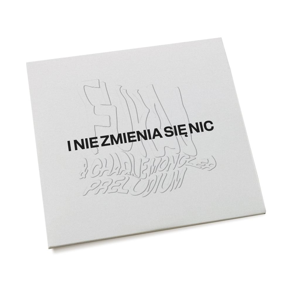 Cover image for I NIE ZMIENIA SIĘ NIC