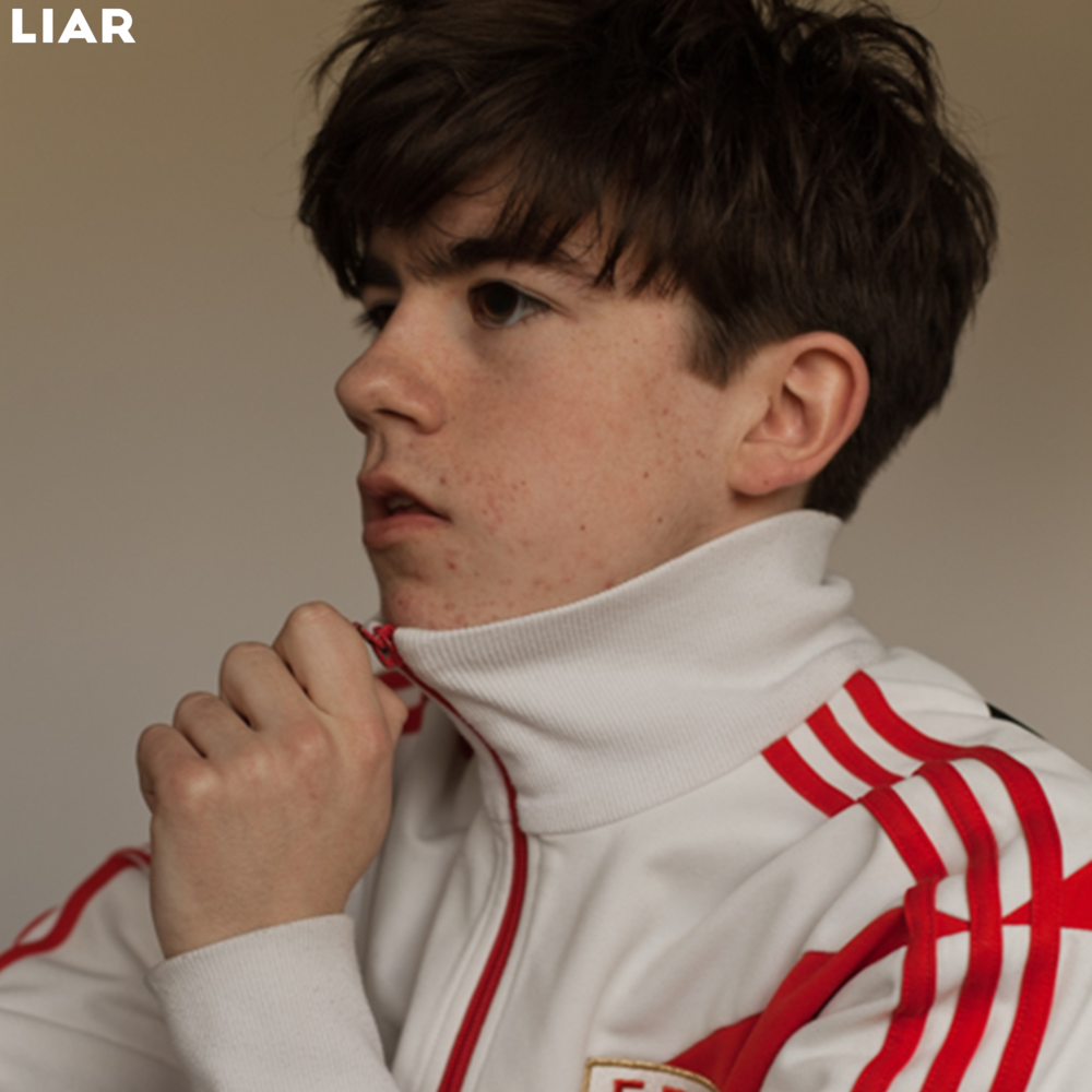Album cover art for "Howl" by Declan McKenna