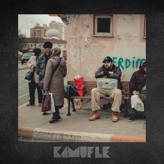Album cover art for "Bomboş" by Kamufle