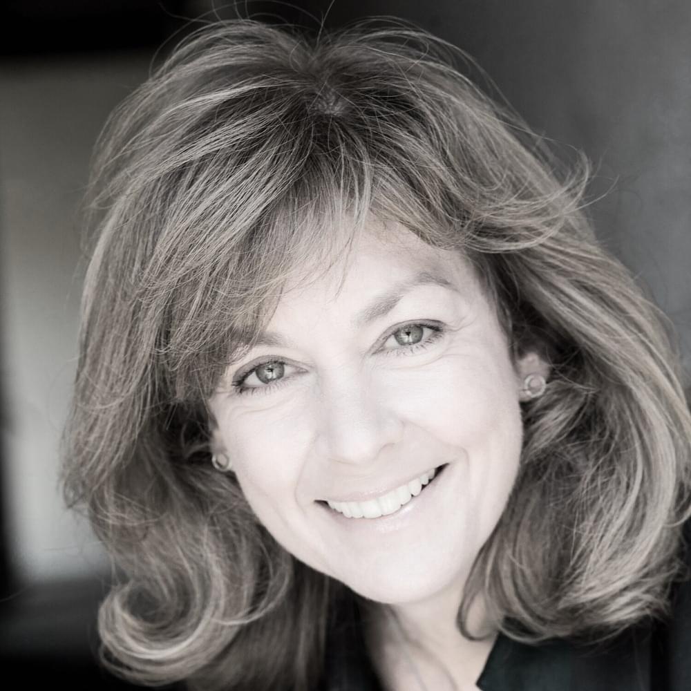 Michele Pawk Profile Picture Photo of Michele Pawk