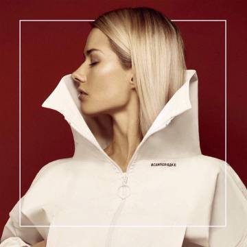 Album cover art for "Всё в порядке (Vsyo v poryadke)" by Юля Паршута (Parshoota)