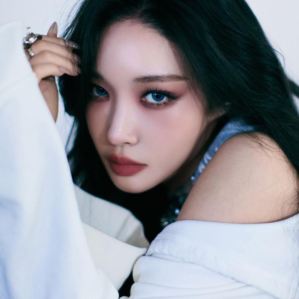 Cover image for CHUNG HA