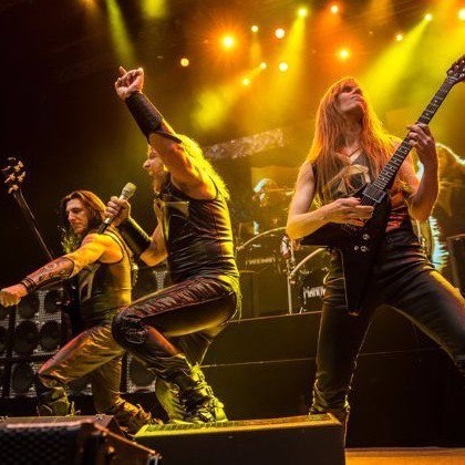 Cover image for Manowar