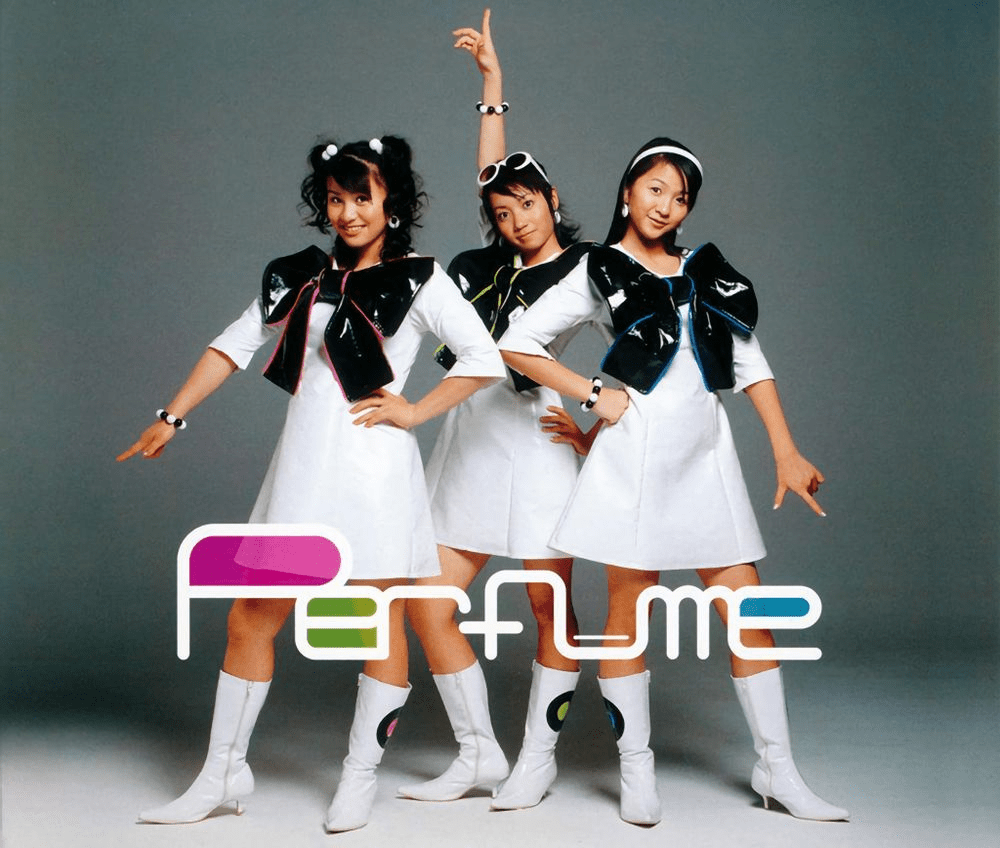 Album cover art for "モノクロームエフェクト (Monochrome Effect)" by Perfume