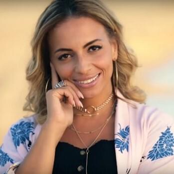 Kayna Samet Profile Picture Photo of Kayna Samet