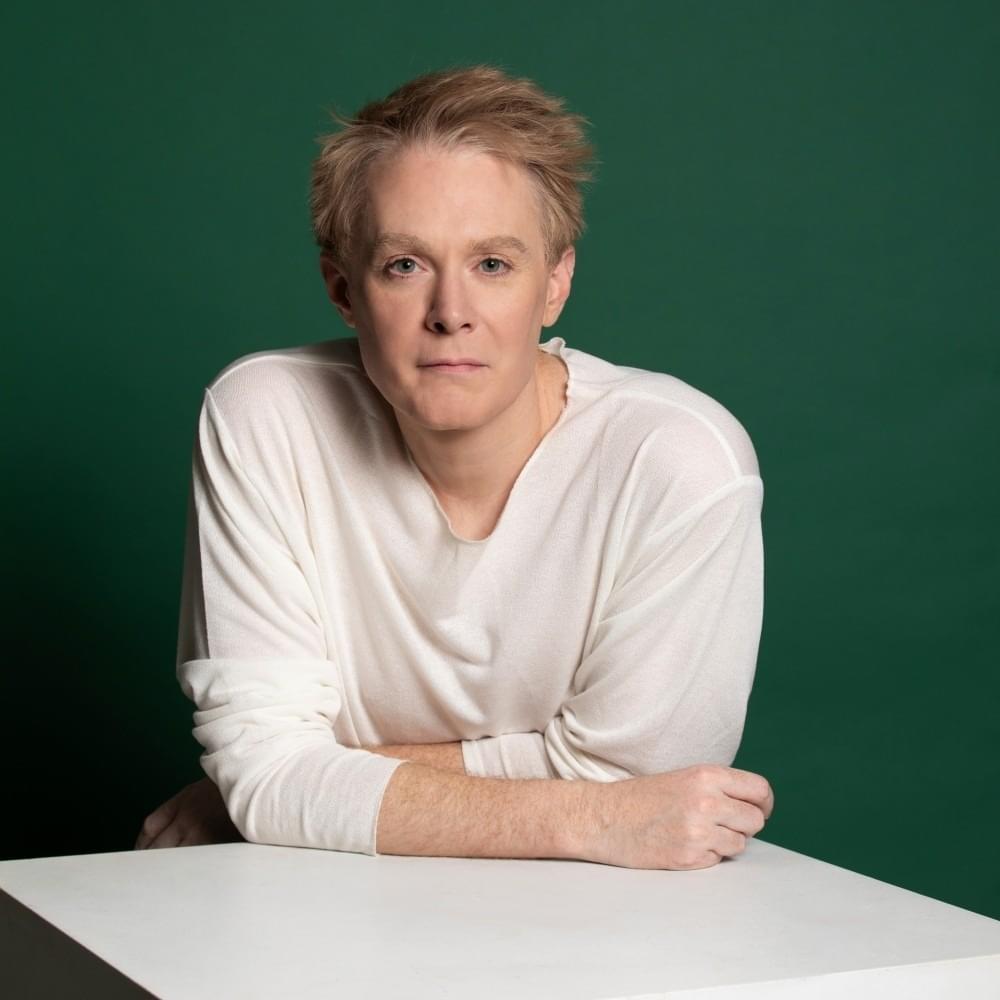 Photo of Clay Aiken