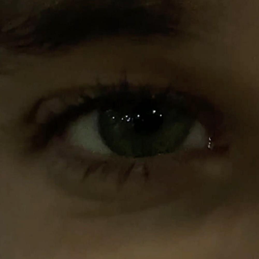 E V profile picture - official artist image