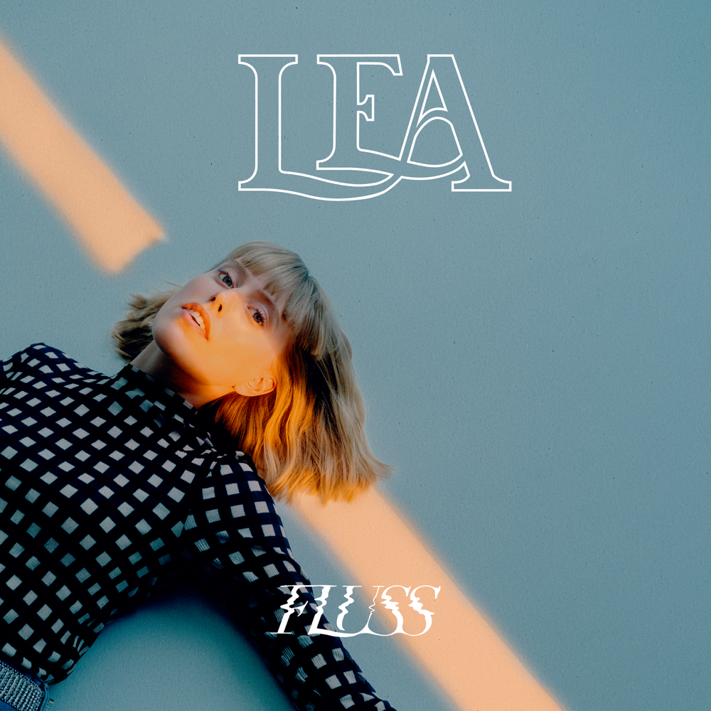 Album cover art for "Dicke Socken" by LEA