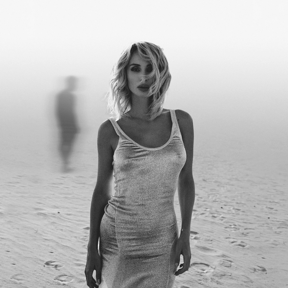 Album cover art for "Два незнайомці (Two strangers)" by Loboda