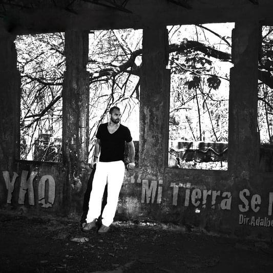 Album cover art for "Mi Tierra se Movió" by John Patiño