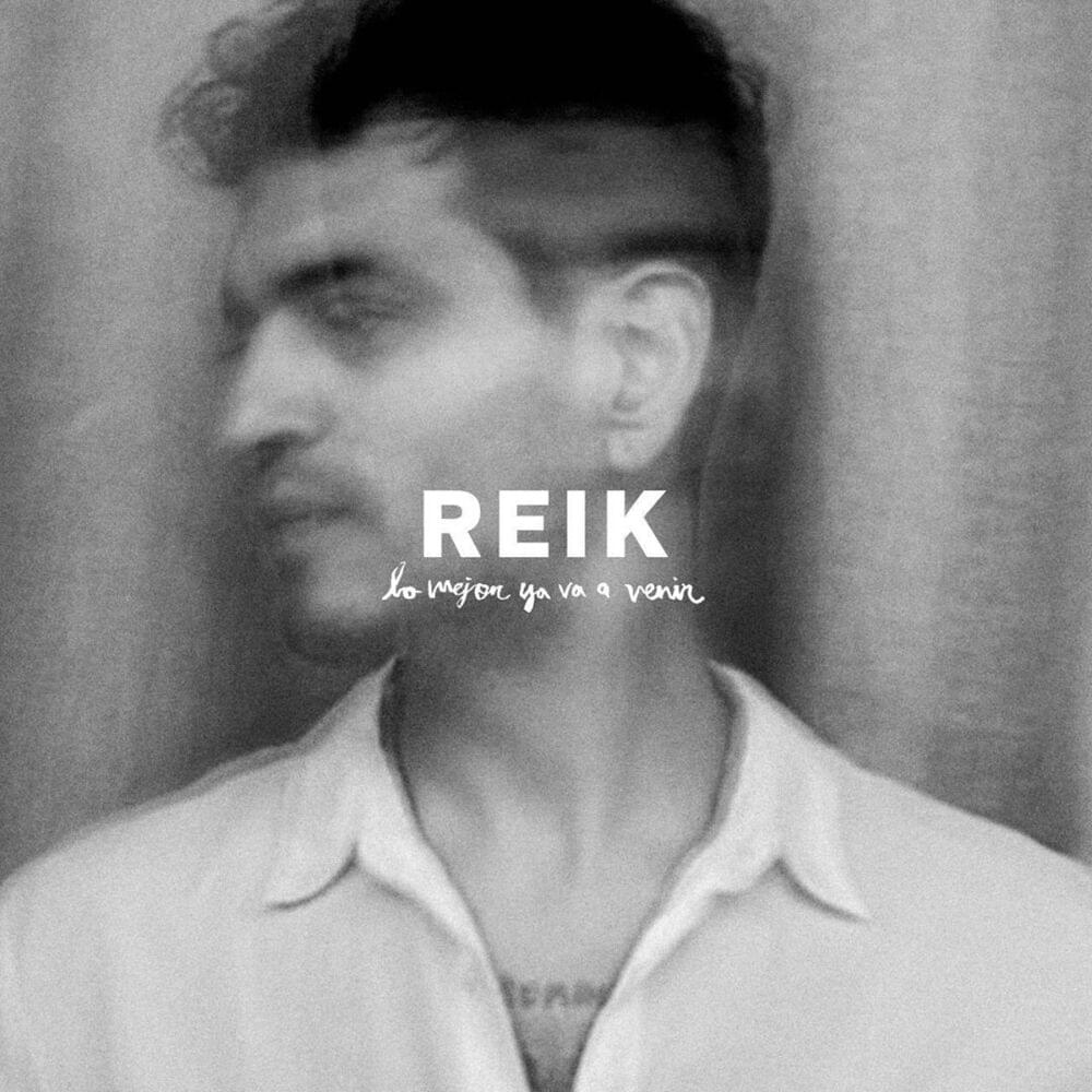 Album cover art for "Lo Mejor Ya Va a Venir" by Reik