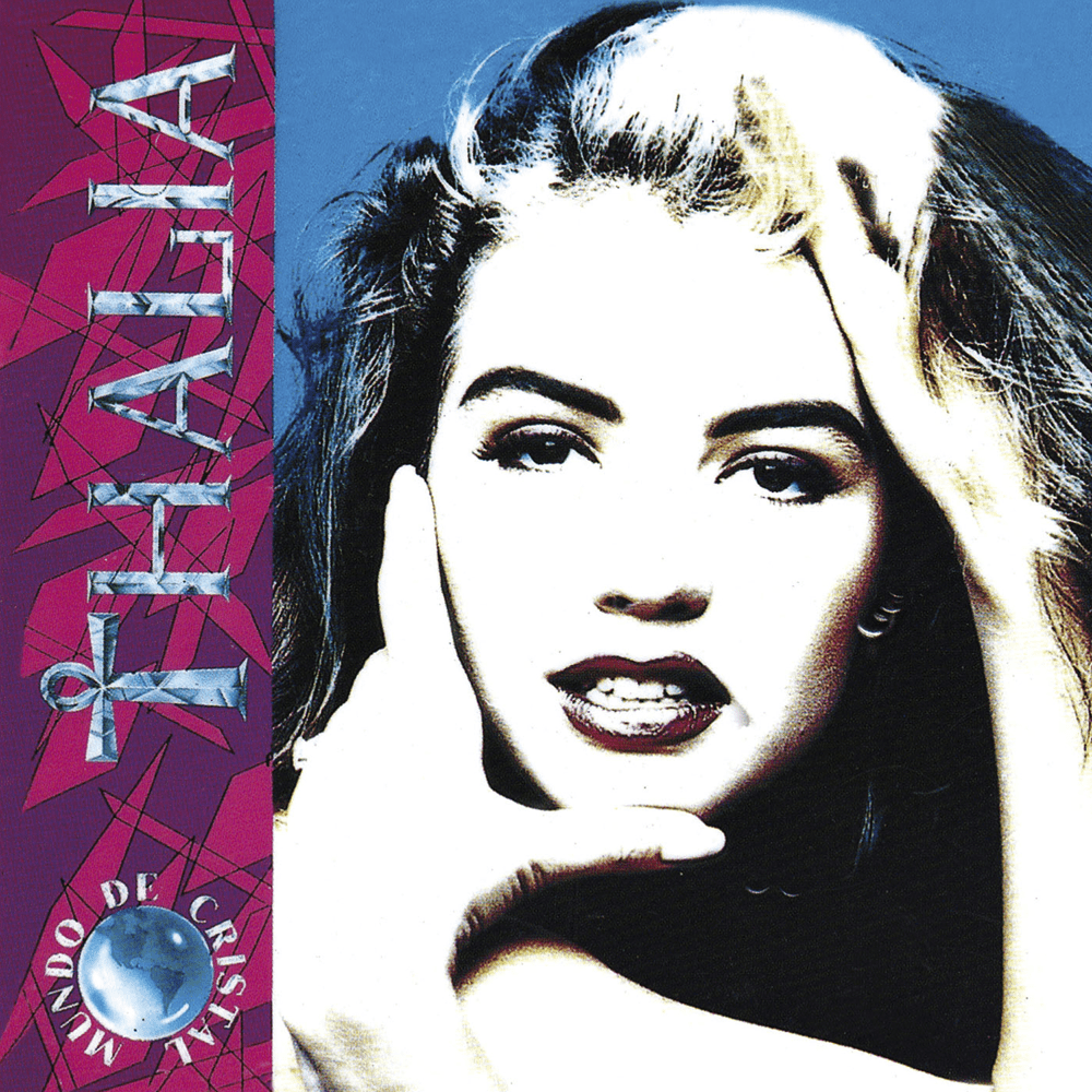 Album cover art for "En La Intimidad" by Thalía