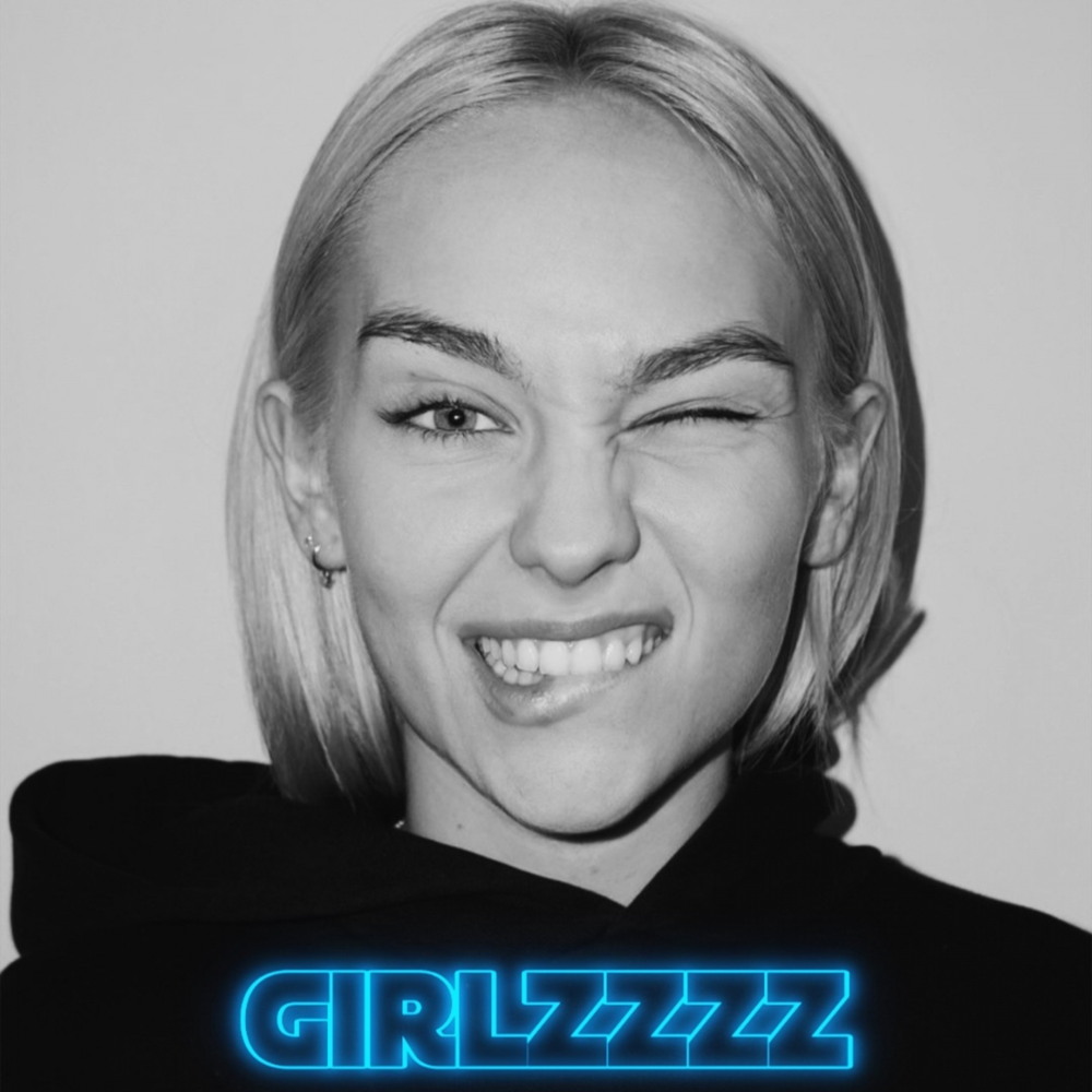 Album cover art for "GIRLZZZZ" by ROXOLANA