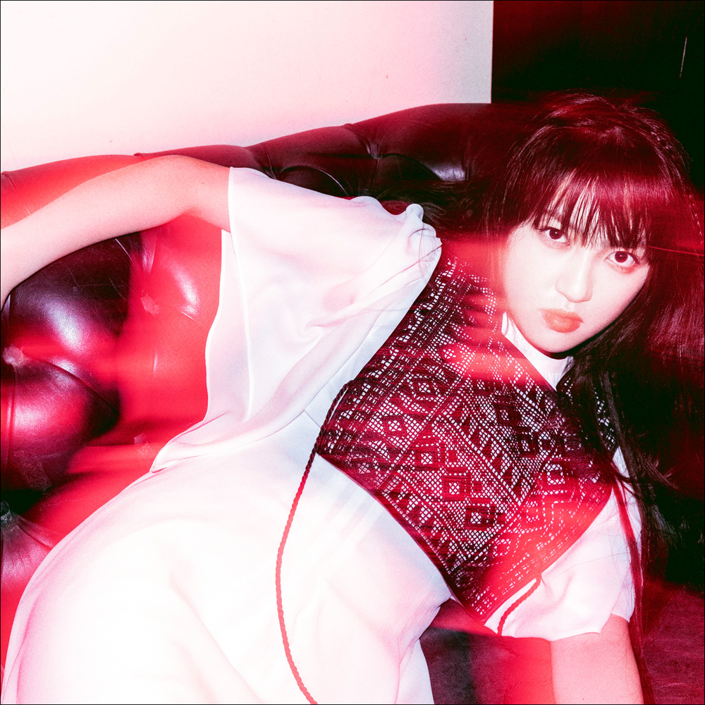 Album cover art for "はじまりの唄 (Hajimari no Uta)" by JUNNA
