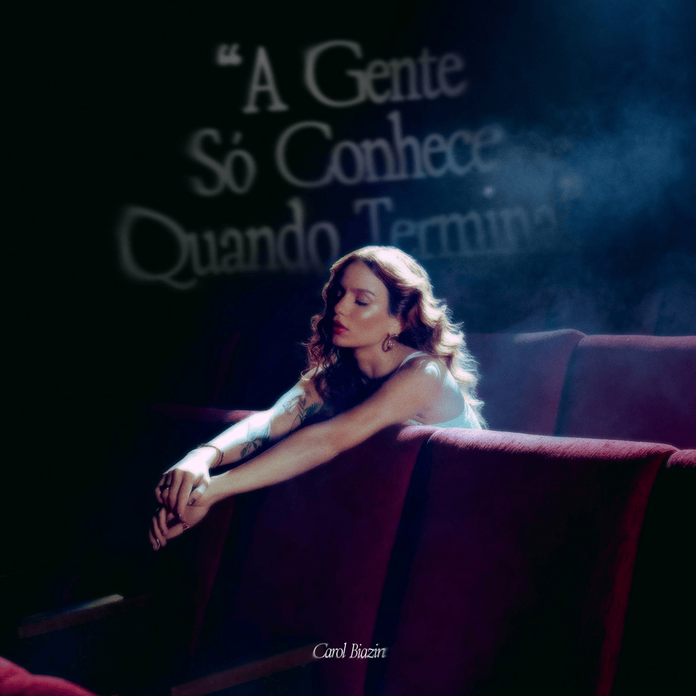 Album cover art for "A Gente Só Conhece Quando Termina" by Carol Biazin