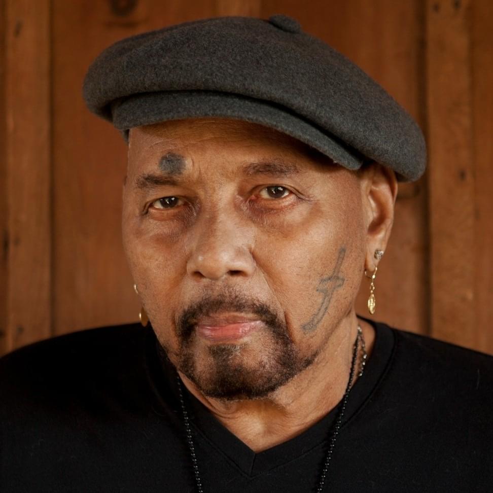 Photo of Aaron Neville