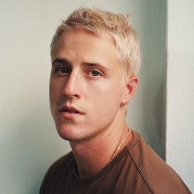 Photo of Shane Harper