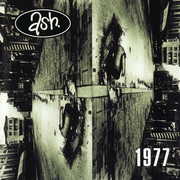Album cover art for "Innocent Smile" by Ash