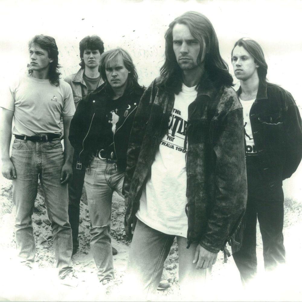 Album cover art for "Pārcēlājs" by Jauns Mēness