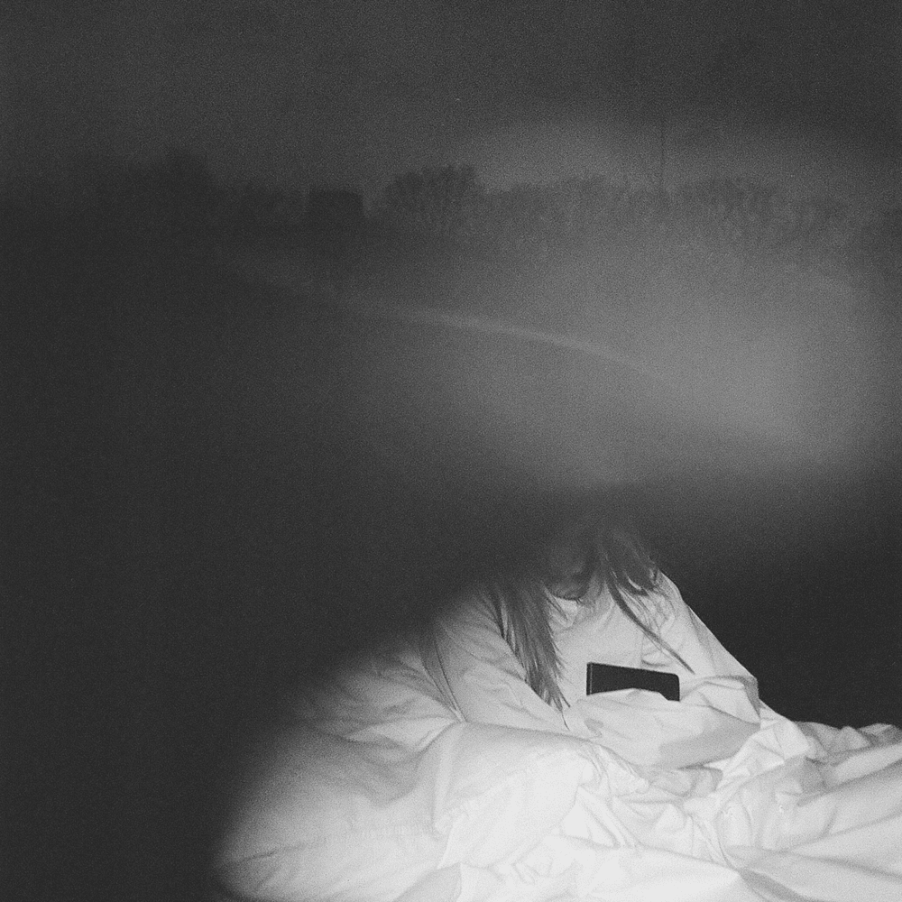 byen sover (akustisk version) by Mille
