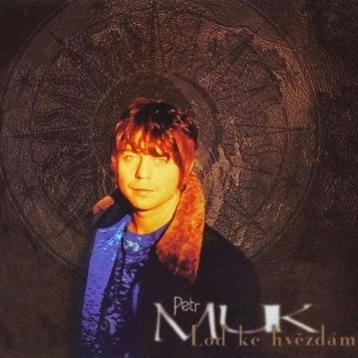 Album cover art for "V Slunci Tě Hledám" by Petr Muk