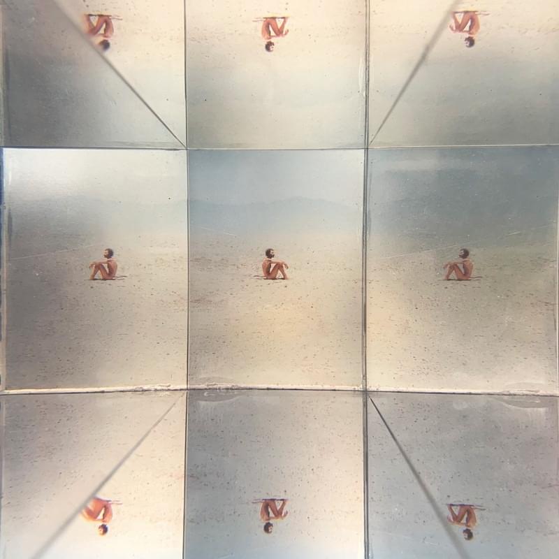 Album cover art for "Gigante" by Leiva