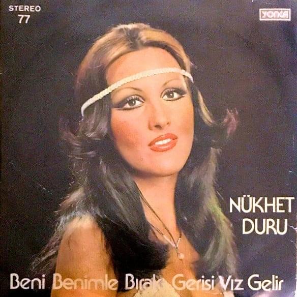 Album cover art for "Beni Benimle Bırak" by Nükhet Duru