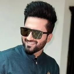 Falak Shabir Profile Picture Photo of Falak Shabir