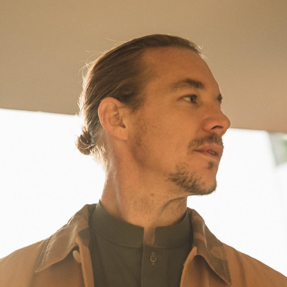 Cover image for Diplo