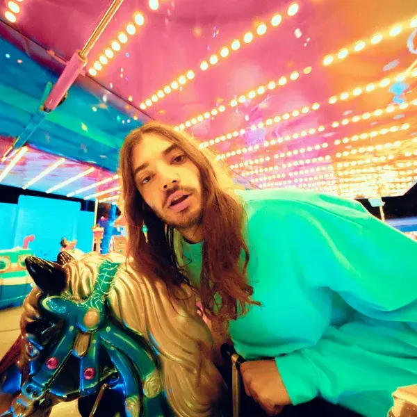 Album cover art for "Poupée russe" by Planète Rap