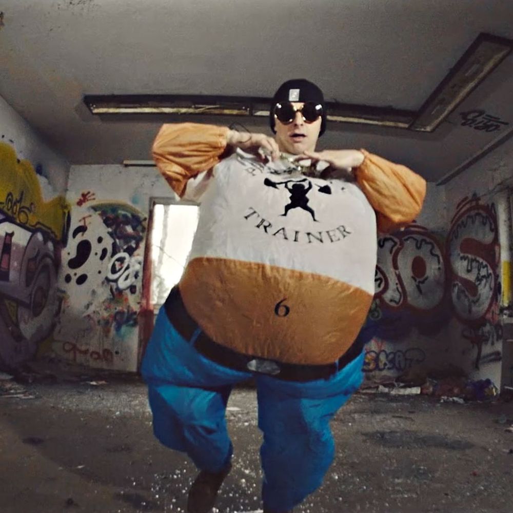 Album cover art for "Fettnäpfchen [Qualifikation JBB 2018]" by Herr Kuchen