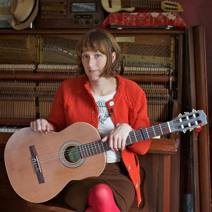 Photo of Laura Gibson