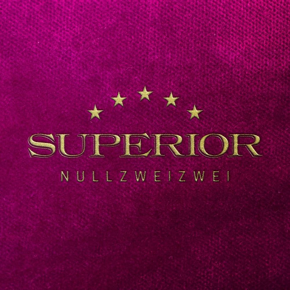 Album cover art for "SUPERIOIR" by Nullzweizwei