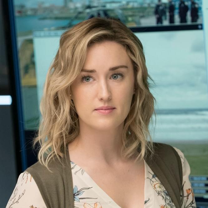 Ashley Johnson Profile Picture Photo of Ashley Johnson