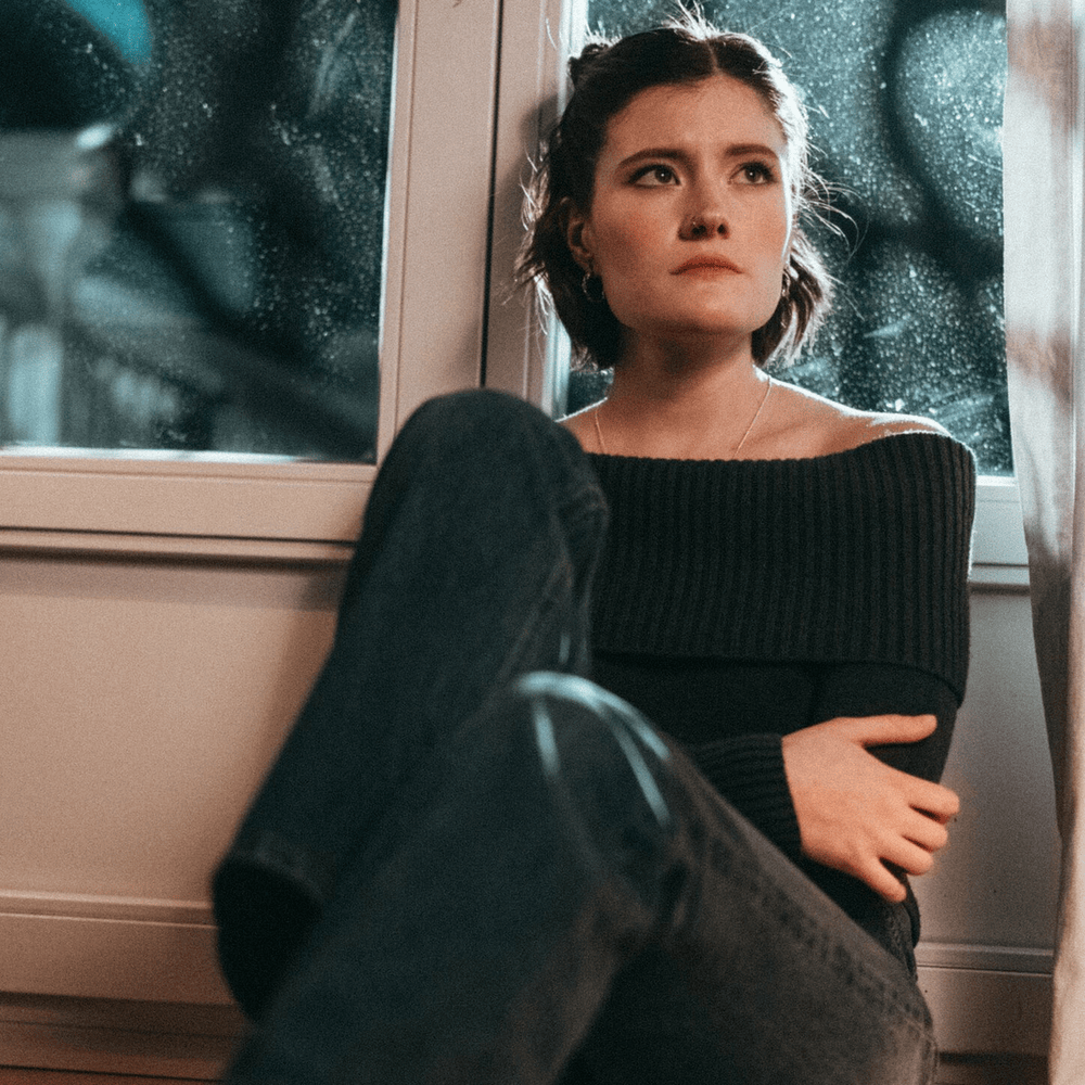 Album cover art for "Nur zu Besuch" by Madeline Juno