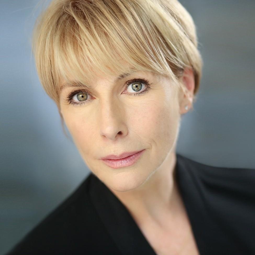 Liz Robertson Profile Picture Photo of Liz Robertson