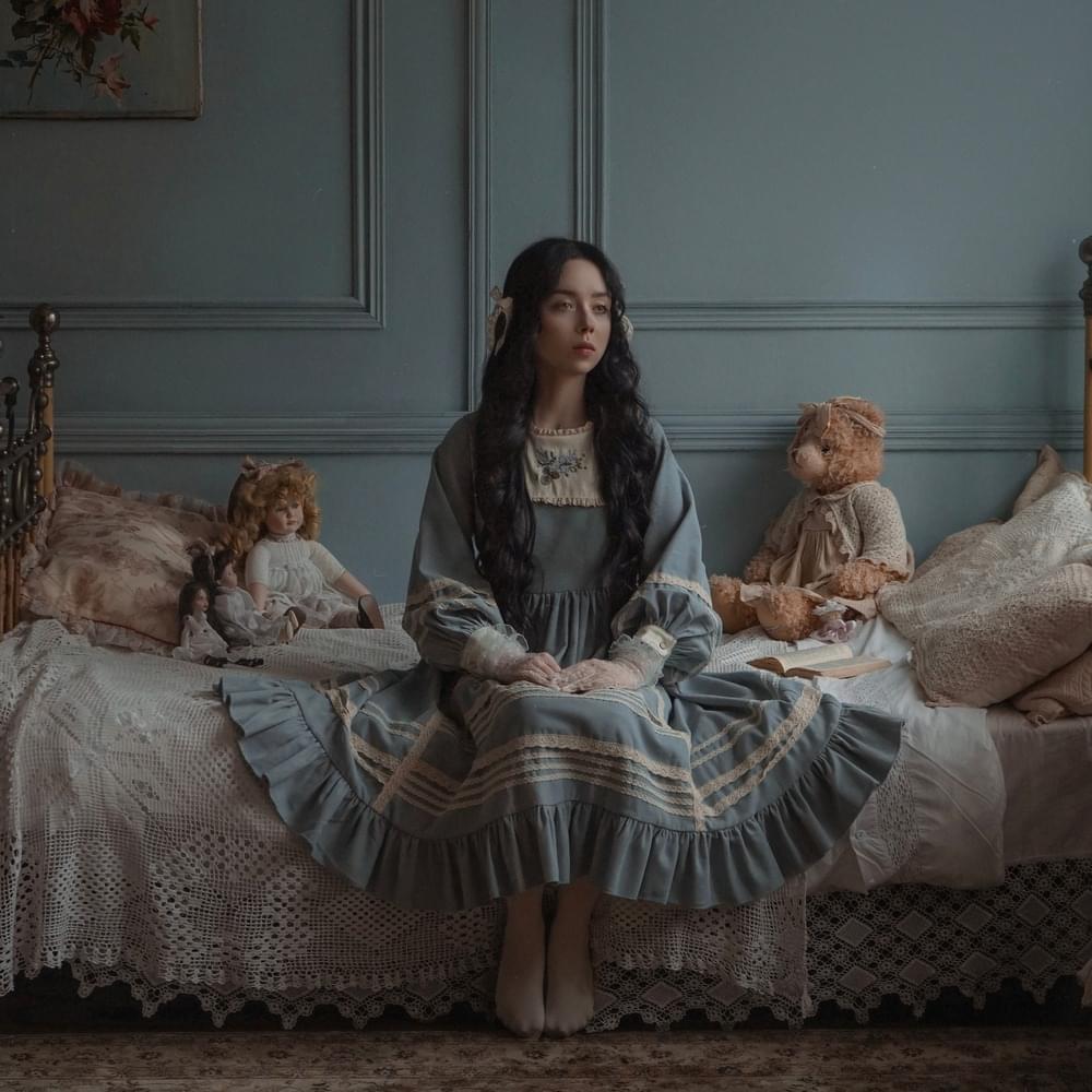 Album cover art for "Кукла (Doll)" by polnalyubvi