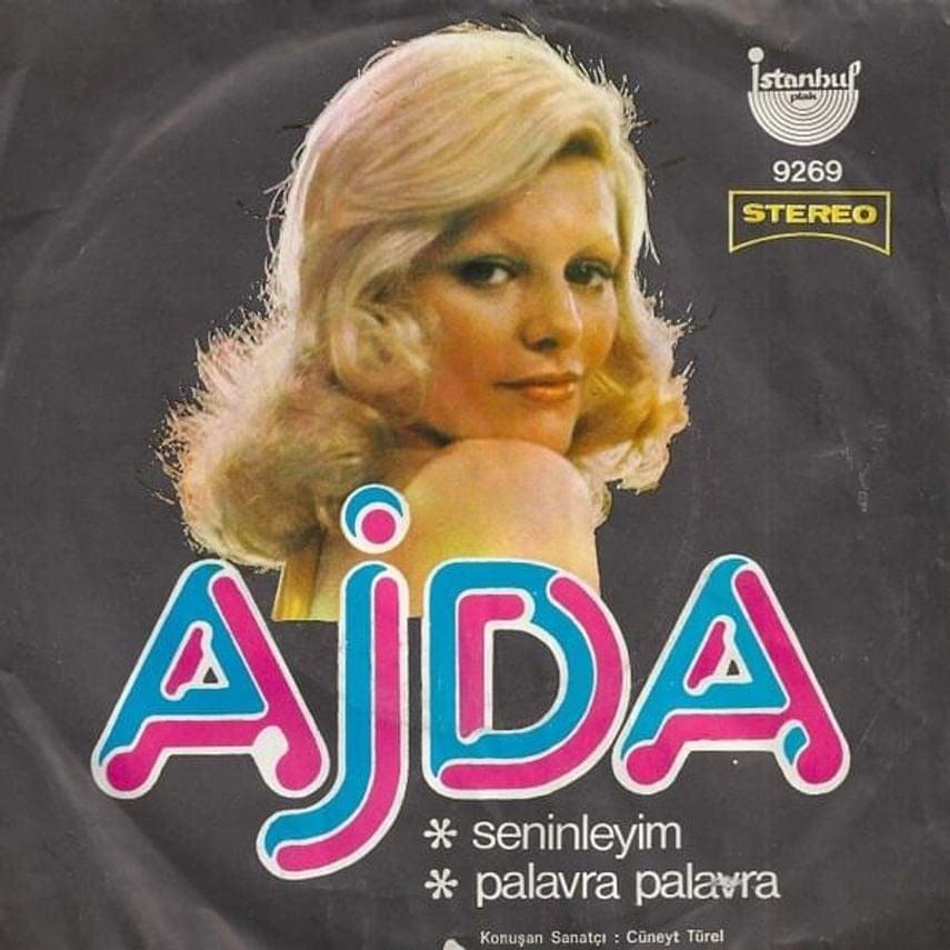 Album cover art for "Seninleyim" by Ajda Pekkan