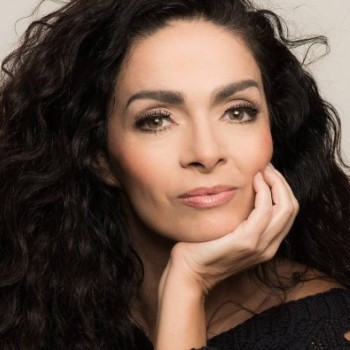 Photo of Claudia Ohana